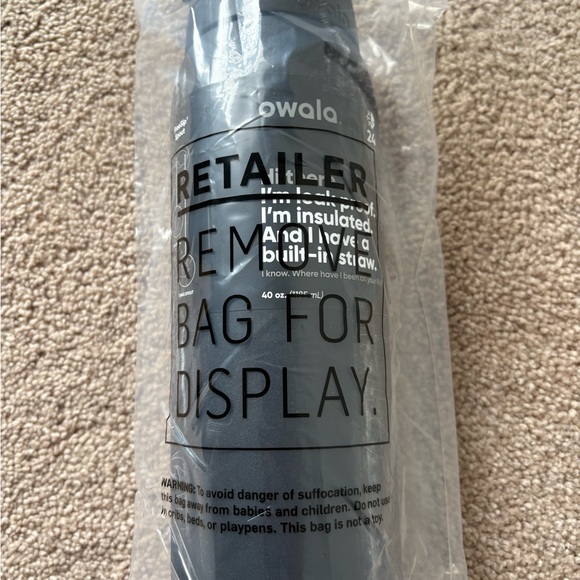 Owala Freesip 40 oz Insulated Water Bottle black/black - Picture 2 of 6